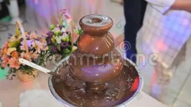 结婚庆典上的巧克力喷泉。
